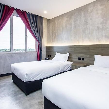 Sri Indar Hotel & Suites パリト・ブンター エクステリア 写真