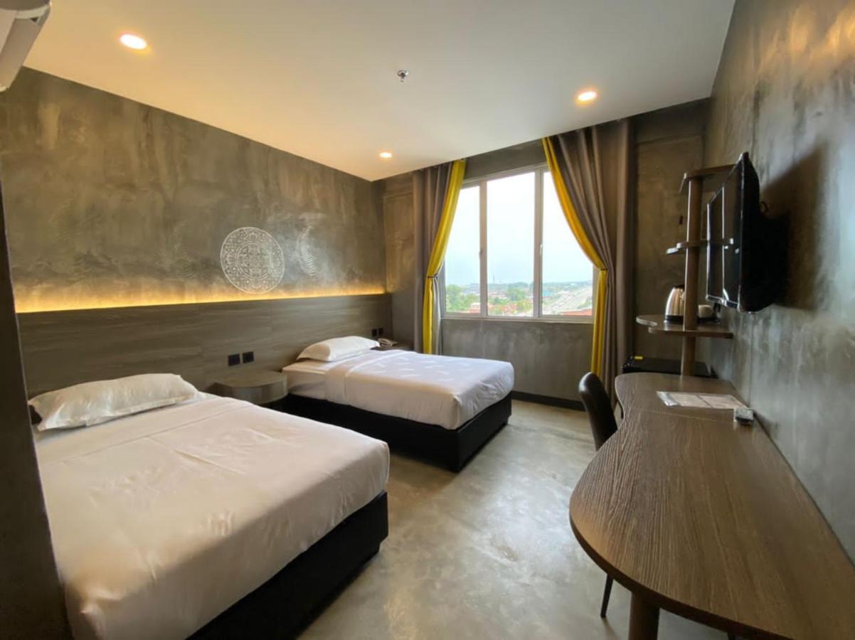 Sri Indar Hotel & Suites パリト・ブンター エクステリア 写真