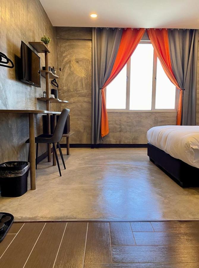 Sri Indar Hotel & Suites パリト・ブンター エクステリア 写真