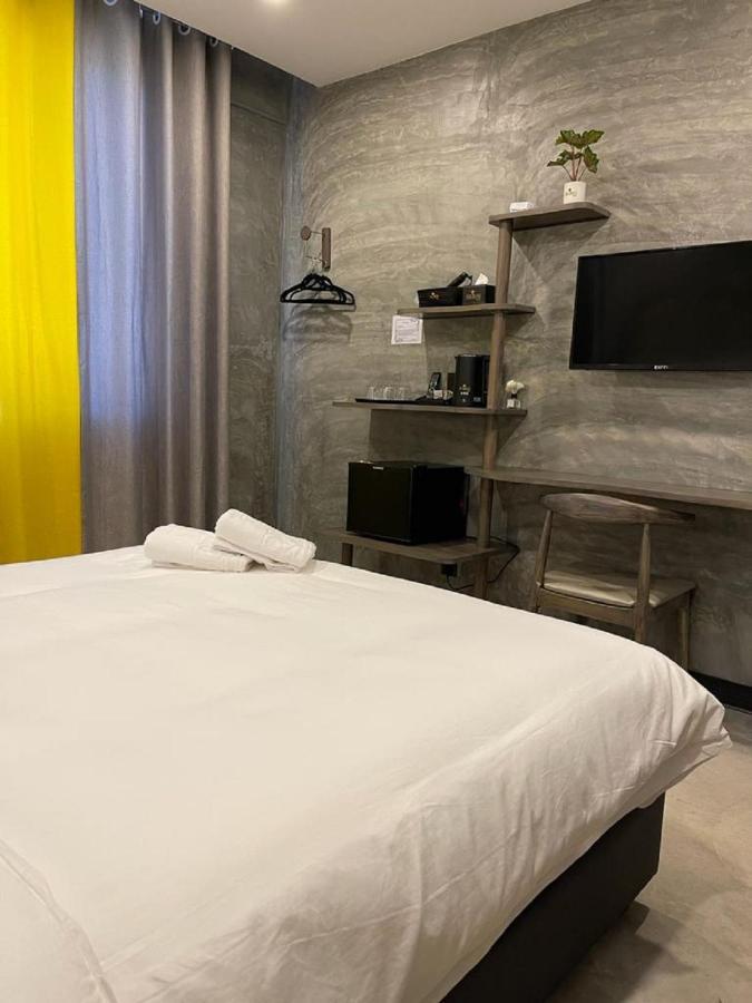 Sri Indar Hotel & Suites パリト・ブンター エクステリア 写真