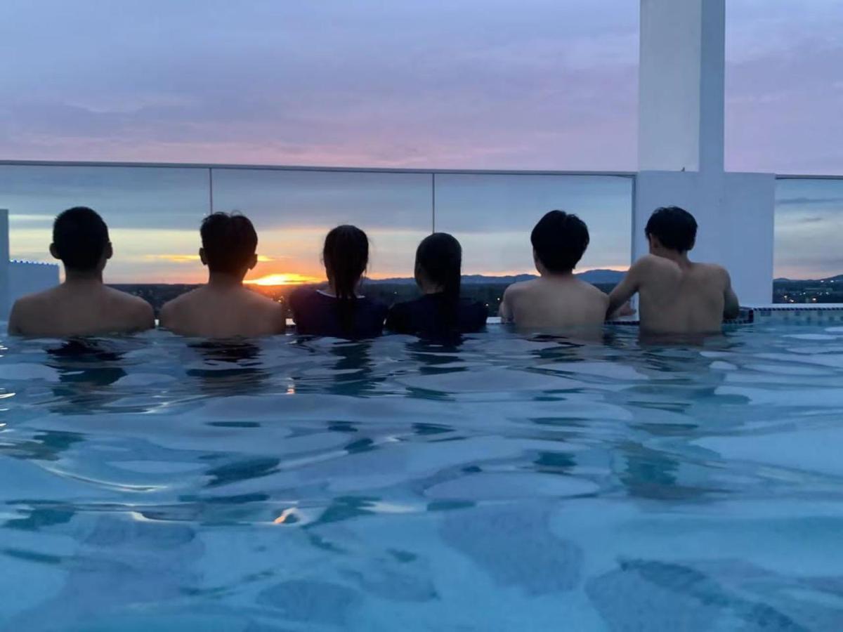 Sri Indar Hotel & Suites パリト・ブンター エクステリア 写真