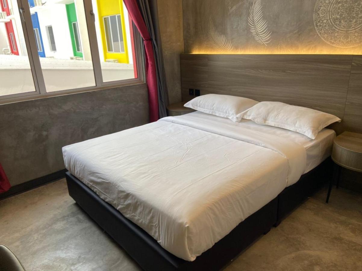 Sri Indar Hotel & Suites パリト・ブンター エクステリア 写真