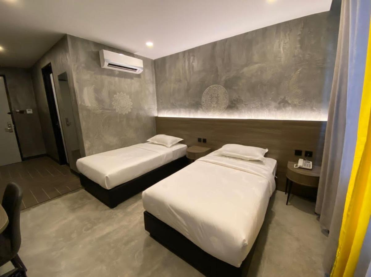 Sri Indar Hotel & Suites パリト・ブンター エクステリア 写真