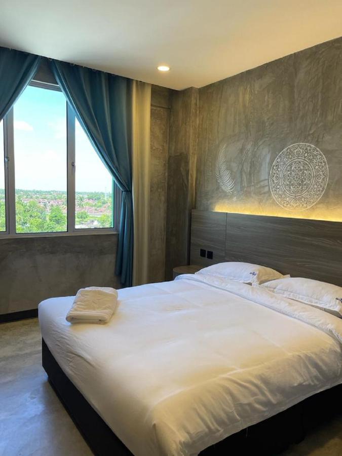 Sri Indar Hotel & Suites パリト・ブンター エクステリア 写真