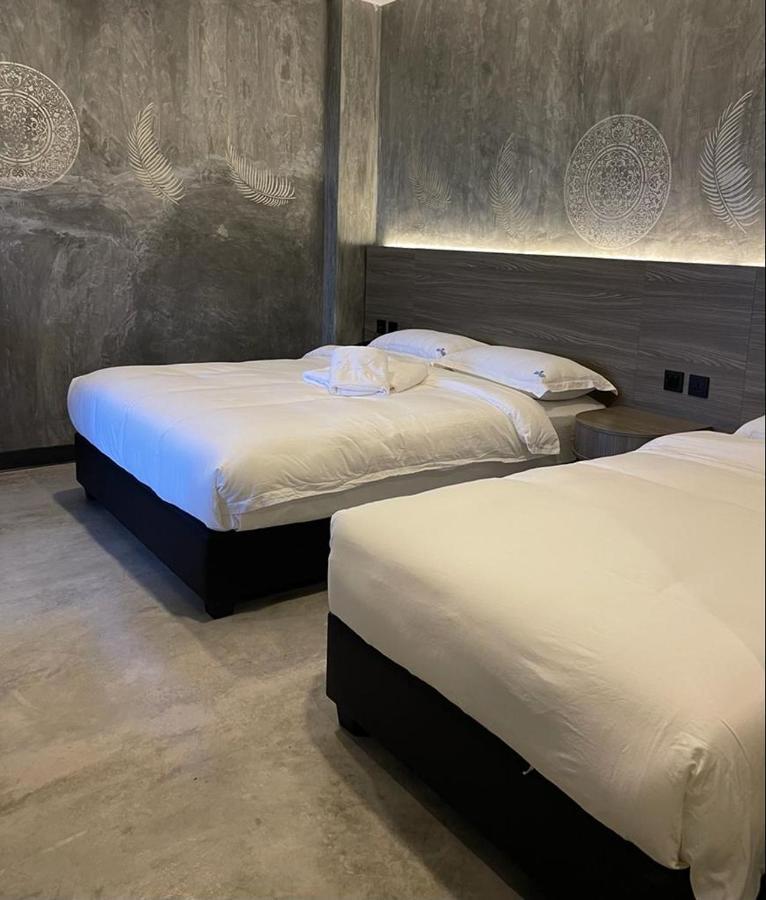 Sri Indar Hotel & Suites パリト・ブンター エクステリア 写真