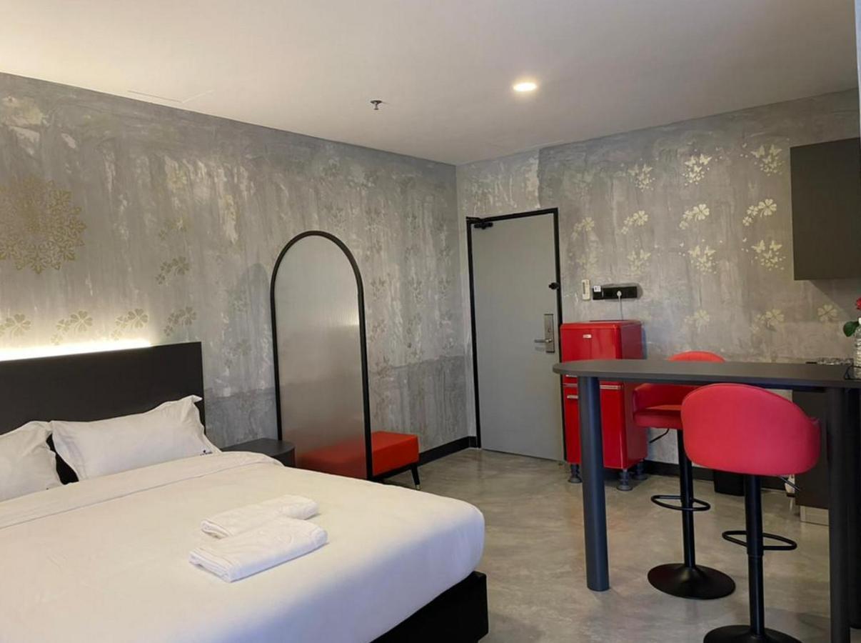 Sri Indar Hotel & Suites パリト・ブンター エクステリア 写真