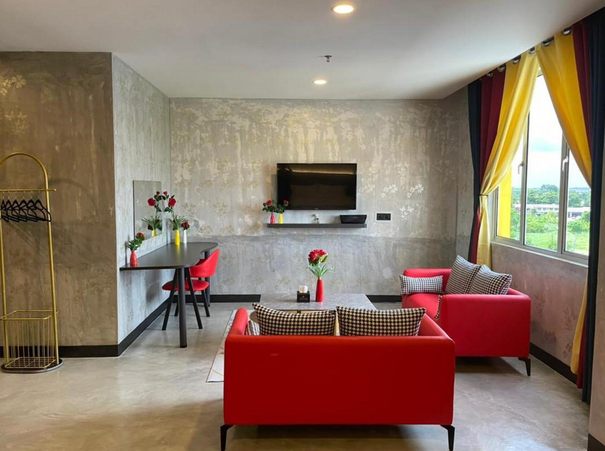 Sri Indar Hotel & Suites パリト・ブンター エクステリア 写真
