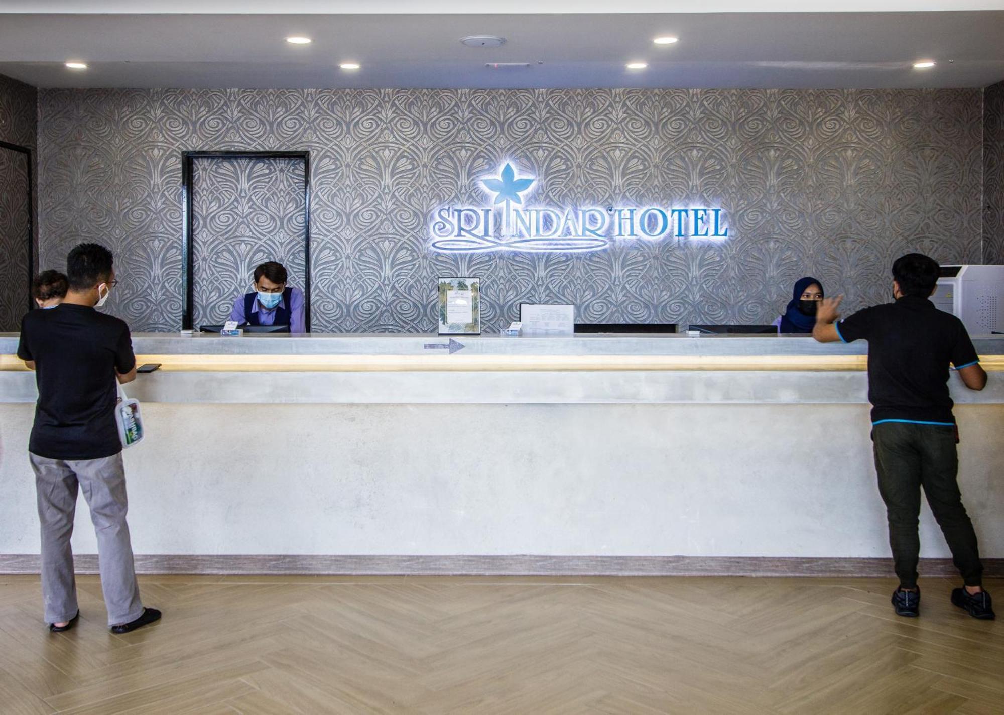 Sri Indar Hotel & Suites パリト・ブンター エクステリア 写真